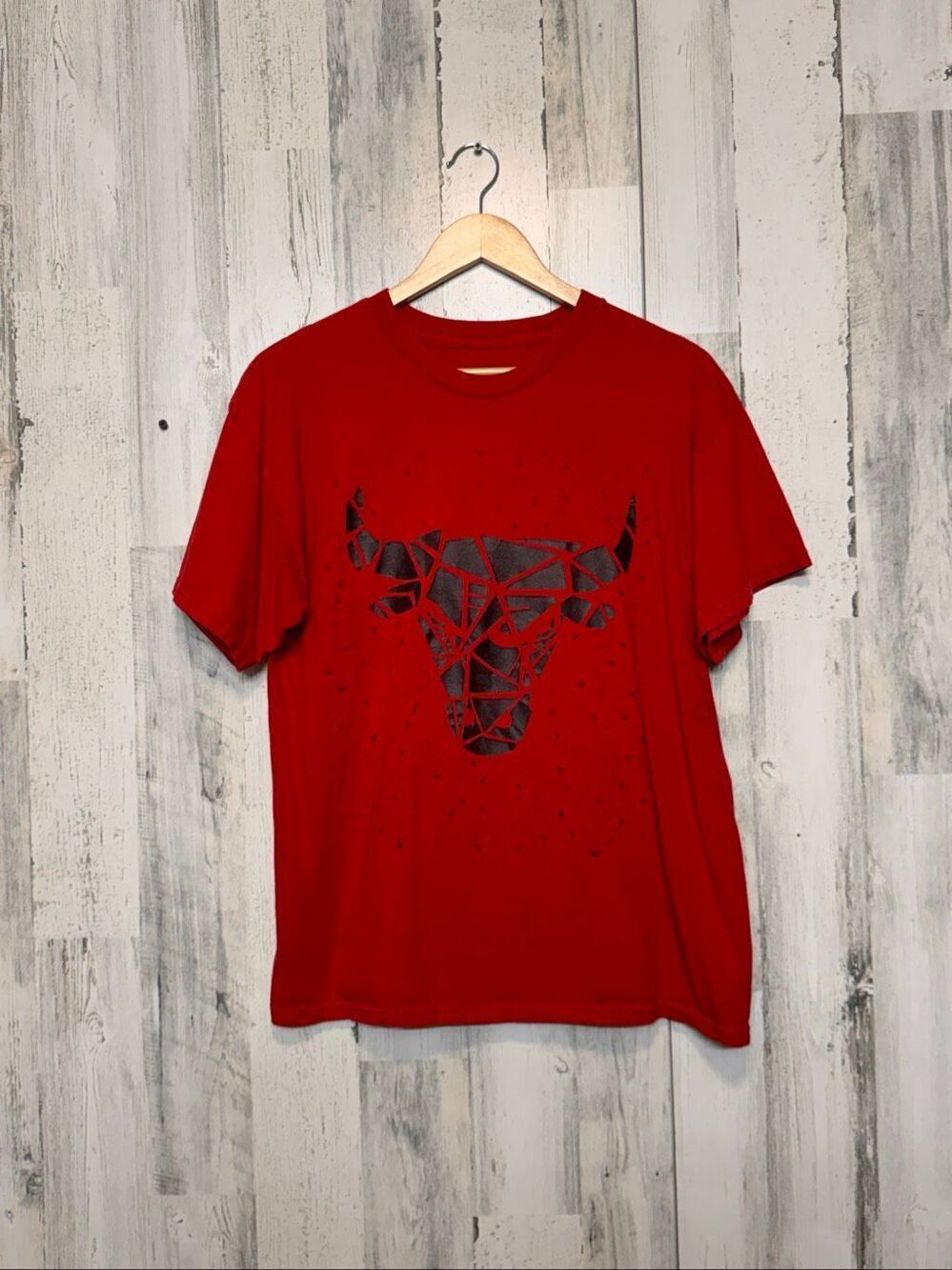 Chicago Bulls Red Graphic T-Shirt Geometric Bull Logo NBA Basketball Tee Size L